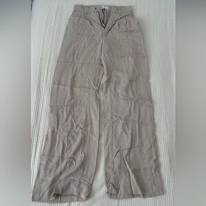 Abercrombie & Fitch - High Rise Wide Leg Khaki Pants - XXS